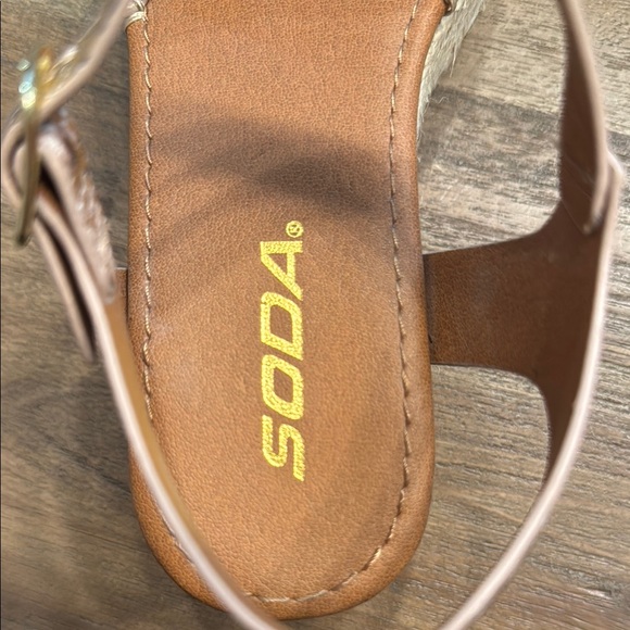 Sandals - Picture 2 of 5